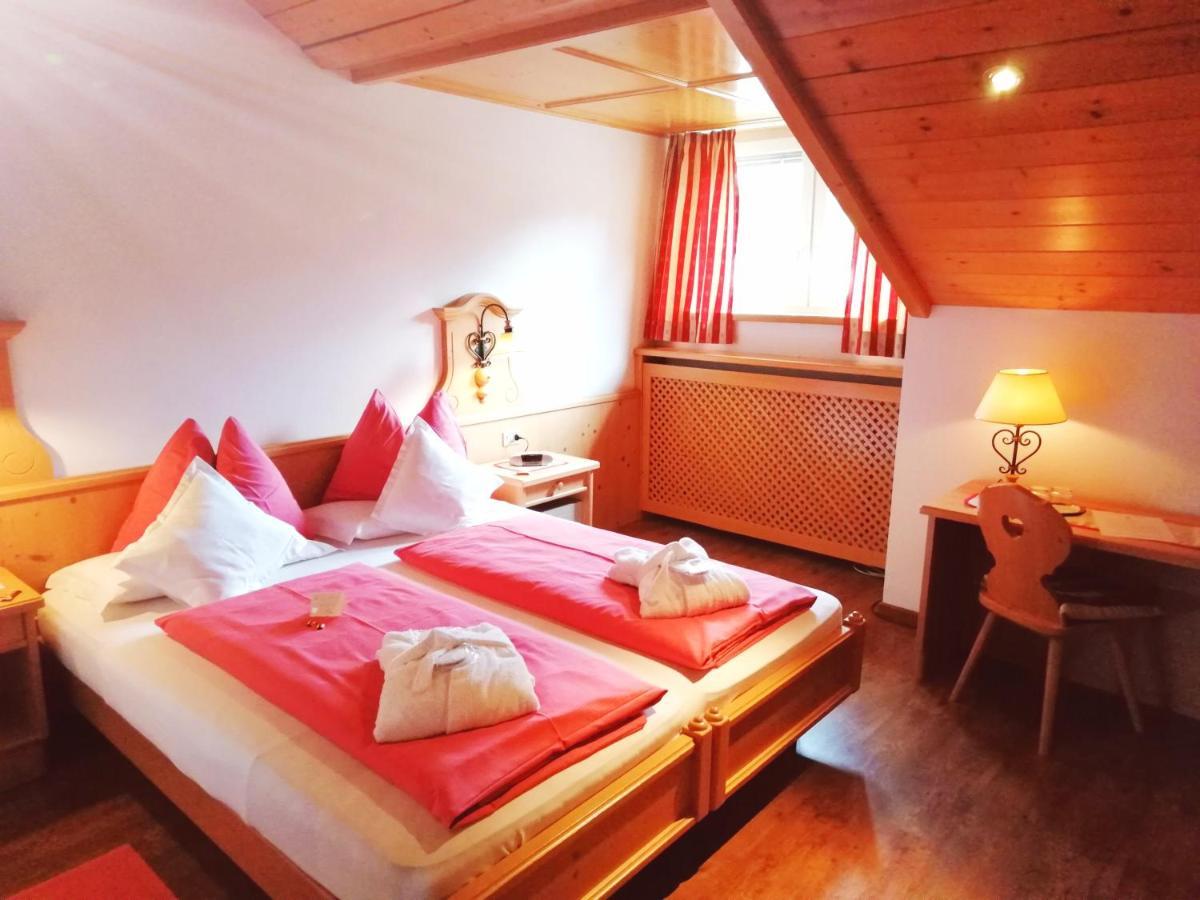 Hotel Holzer Sexten ภายนอก รูปภาพ