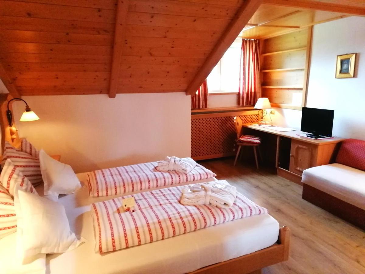 Hotel Holzer Sexten ภายนอก รูปภาพ